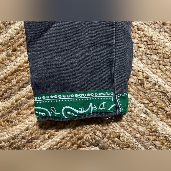 Pacsun Women's Green & White Paisley Embroidered Dark Grey Mom Jeans,Size 24 - Picture 2 of 9